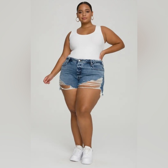 Good American Bombshell Cutoff Denim Shorts in Blue646 Plus Size 26 - Picture 1 of 8